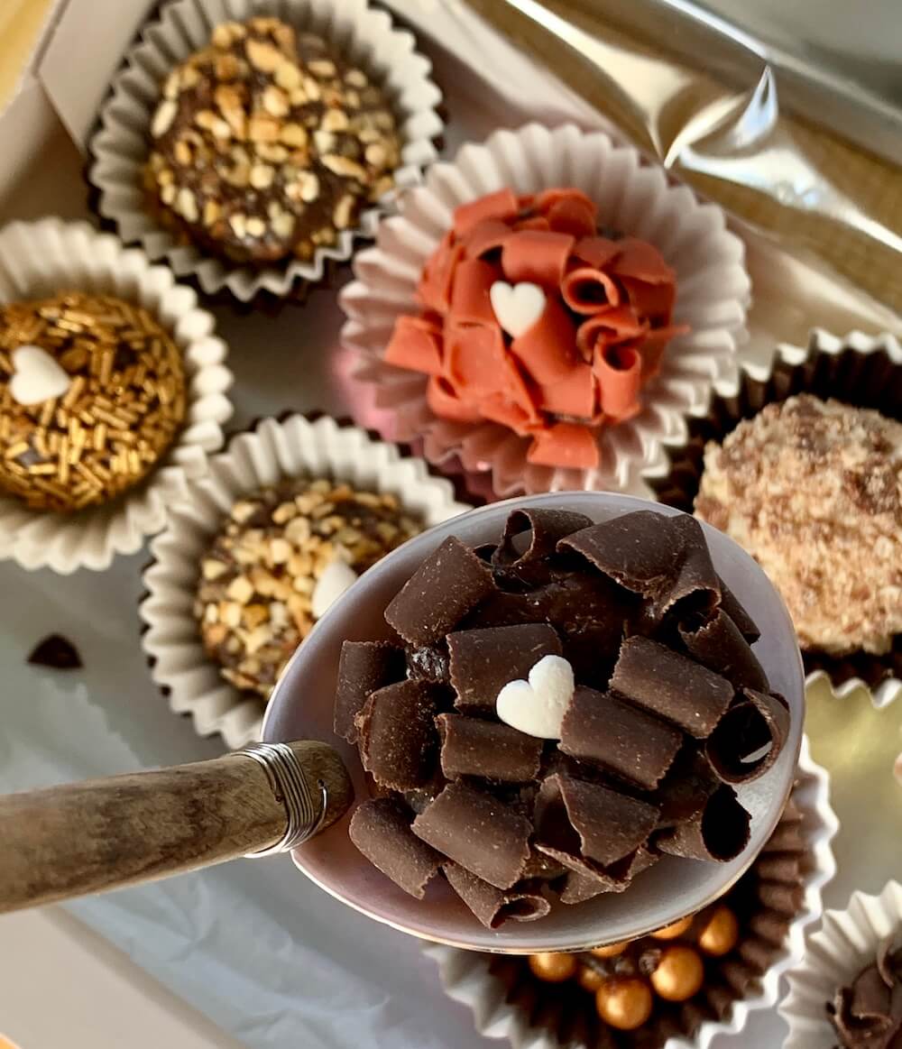 brigadeiro-box-spoon-chocoolate-curls