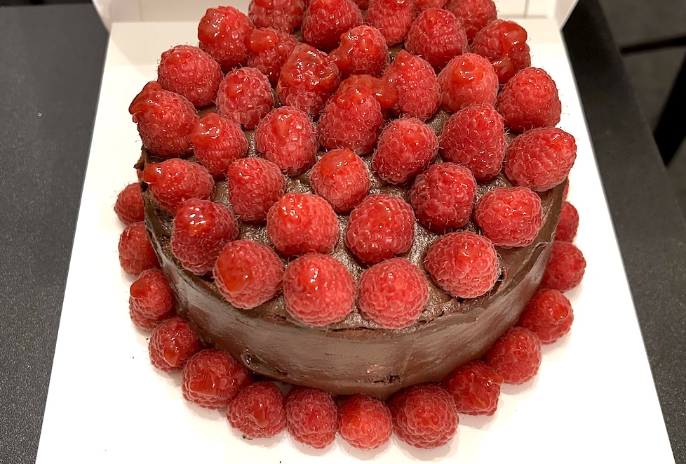 chocolat brigadeiro raspberry cake